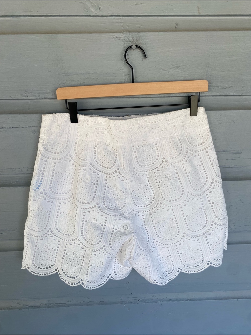 J. McLaughlin White Eyelet Shorts Sz 10 - Picture 2 of 4